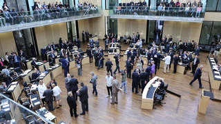 Foto: Blick von oben in den Plenarsaal