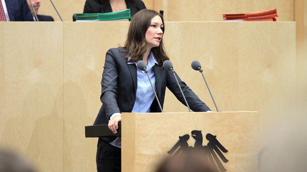 Foto: Anne Spiegel am Rednerpult