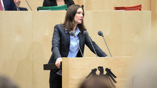 Foto: Anne Spiegel am Rednerpult