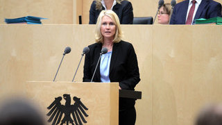 Foto: Manuela Schwesig am Rednerpult