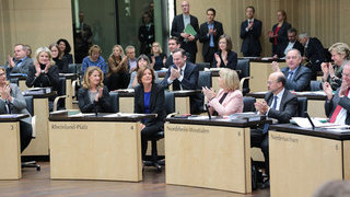 Foto: Blick auf die Länderbänke