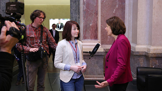 Foto: Interview einer Nachwuchsjournalistin mit Malu Dreyer
