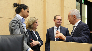 Foto: Gesprächssituation am Präsidium mit Michael Müller und Stanislaw Tillich