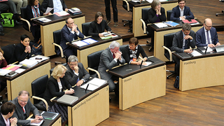 Foto: Blick auf die Länderbänke