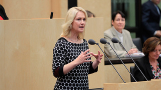 Foto: Manuela Schwesig am Rednerpult