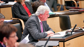 Foto: Volker Bouffier im Plenum