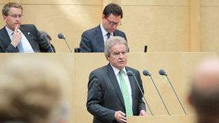 Foto: Minister Franz Untersteller am Rednerpult