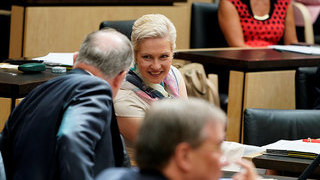  Foto: Ministerpräsidentin Manuela Schwesig in der Länderbank