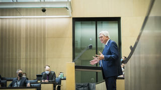 Volker Bouffier am Redepult