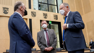 Foto: Reiner Haseloff, Bodo Ramelo und Stefan Weil im Gespräch