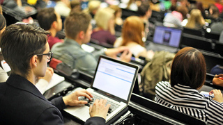 Foto: Studenten im Hörsaal