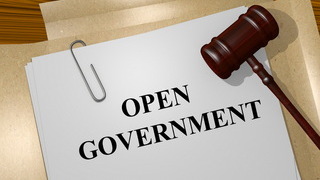 Foto: Akte mit Aufschrift Open Government 