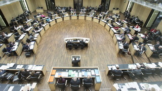 Foto: Blick in den Plenarsaal während der einer Sitzung