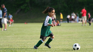 Foto: Fußballspielendes Mädchen