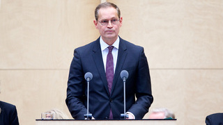 Foto: Michael Müller im Präsidium