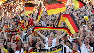 Foto: Fußballfans beim Public Viewing