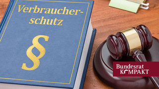 Foto: Buch Verbraucherschutz mit Richterhammer