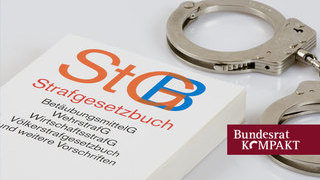 Foto: Buch StGB und Handschellen